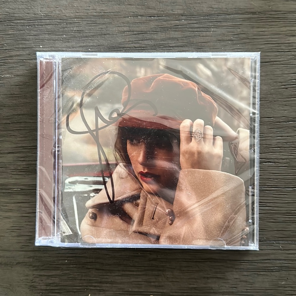 Signed Red (Taylor’s Version) CD